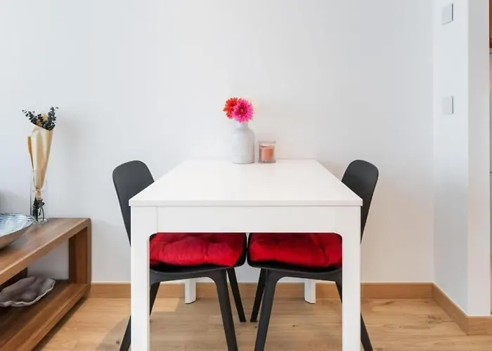 Brand New In Center- Cd7 公寓